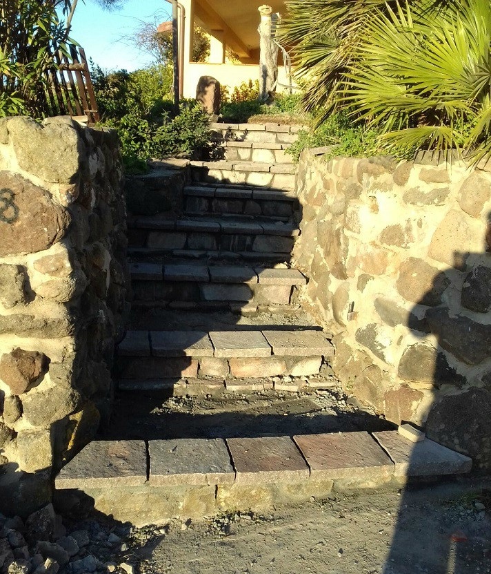 realizzazione-scalinata-in-pietra-edilizia-bruno-caredda